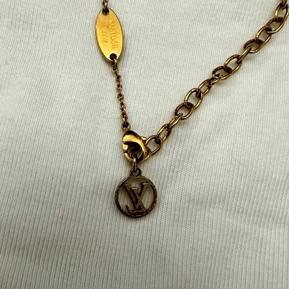 Louis Vuitton “C” pendant necklace - Picture 4 of 5